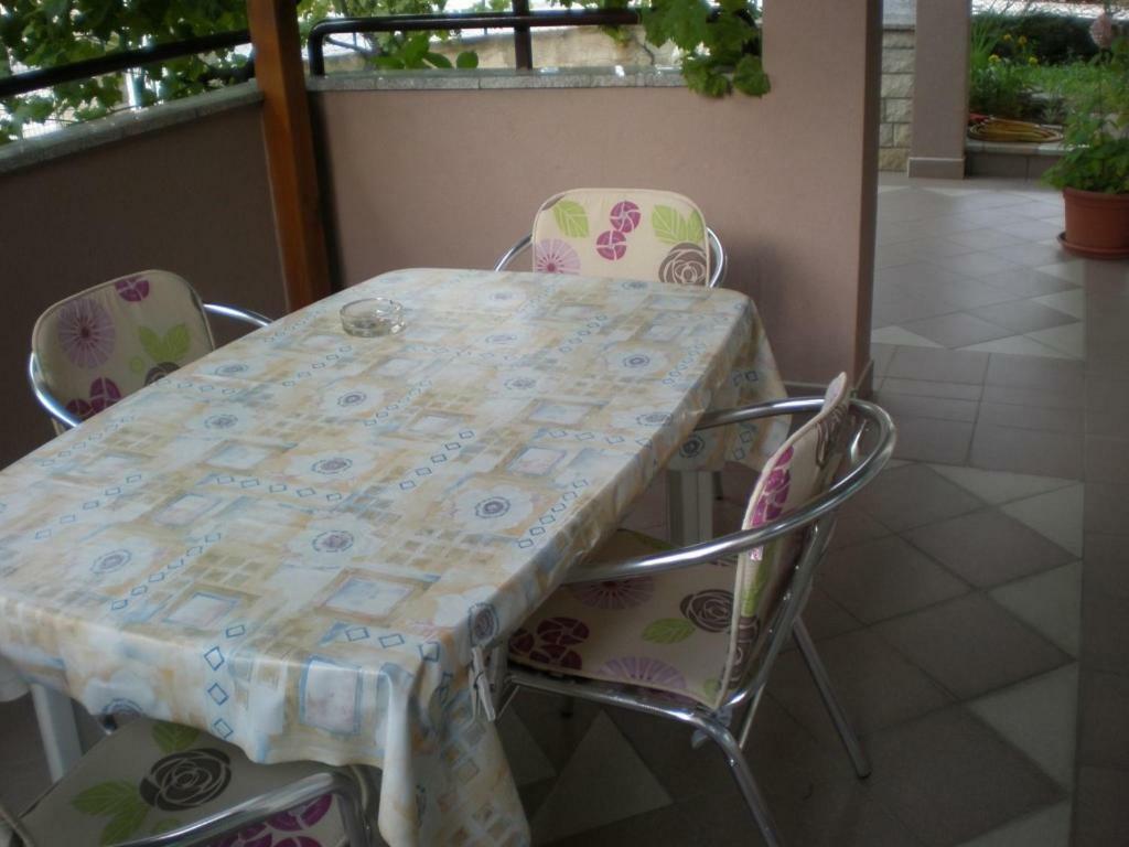 Apartmani Alma Pula Buitenkant foto